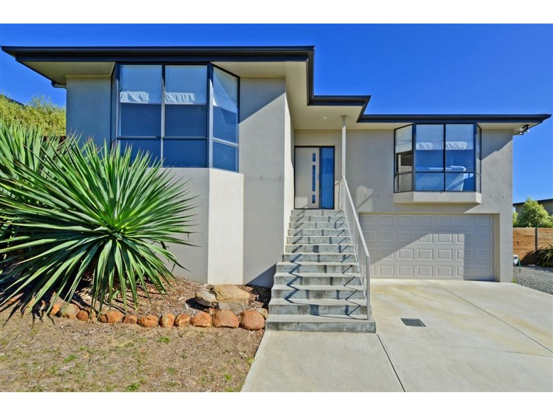 11 Radiata Drive, Lindisfarne TAS 7015