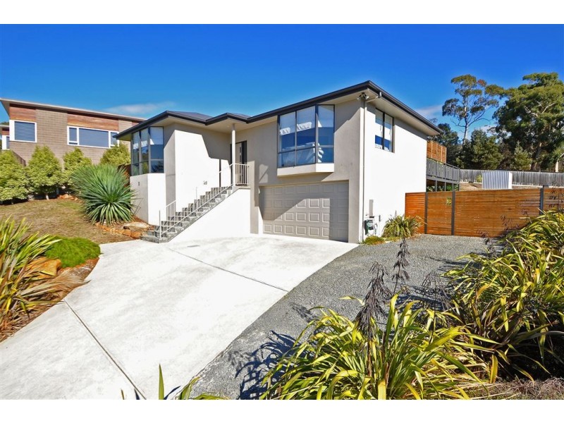 11 Radiata Drive, Lindisfarne TAS 7015