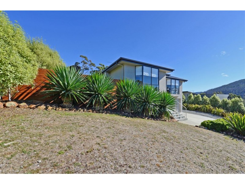 11 Radiata Drive, Lindisfarne TAS 7015