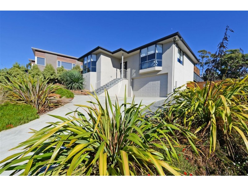 11 Radiata Drive, Lindisfarne TAS 7015