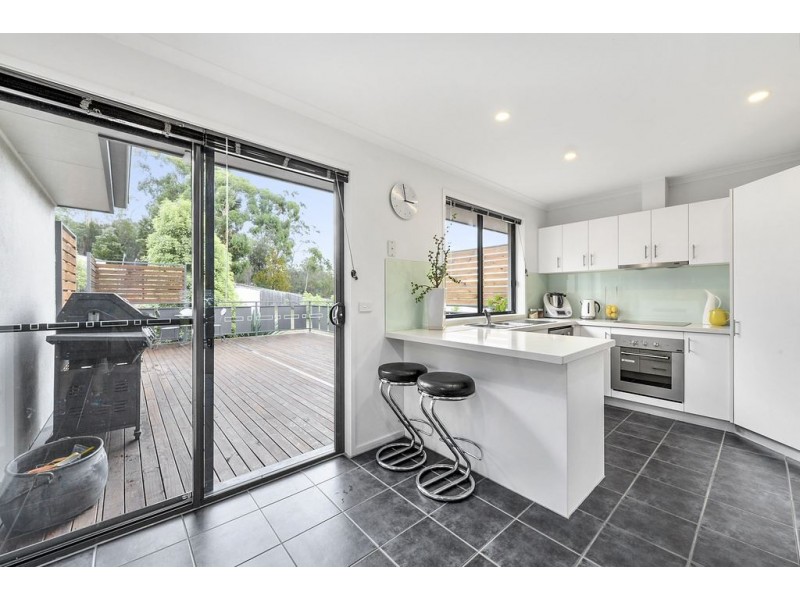 11 Radiata Drive, Lindisfarne TAS 7015
