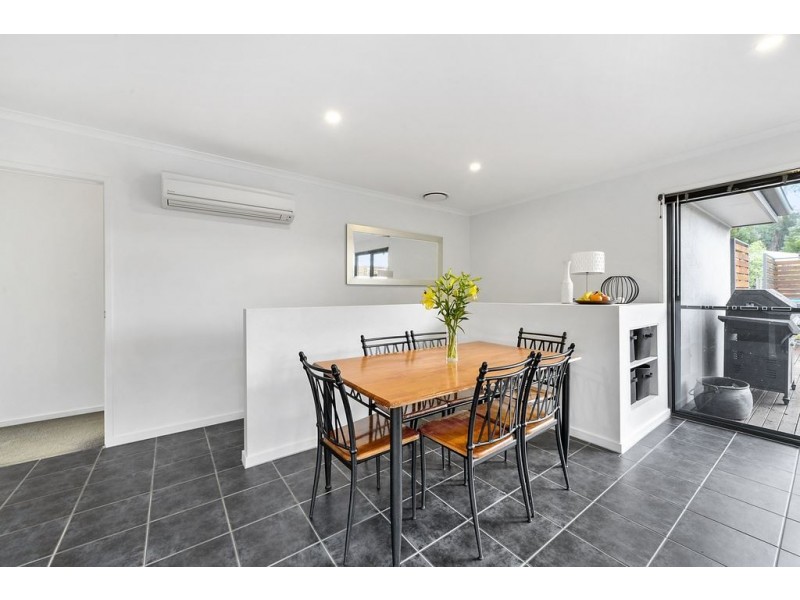 11 Radiata Drive, Lindisfarne TAS 7015