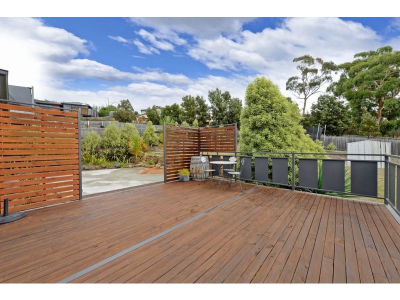 11 Radiata Drive, Lindisfarne TAS 7015
