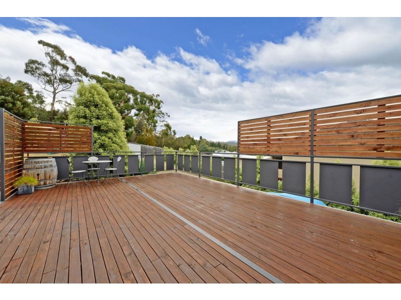 11 Radiata Drive, Lindisfarne TAS 7015