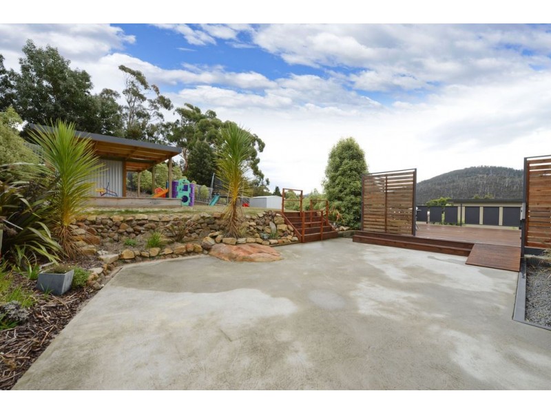 11 Radiata Drive, Lindisfarne TAS 7015