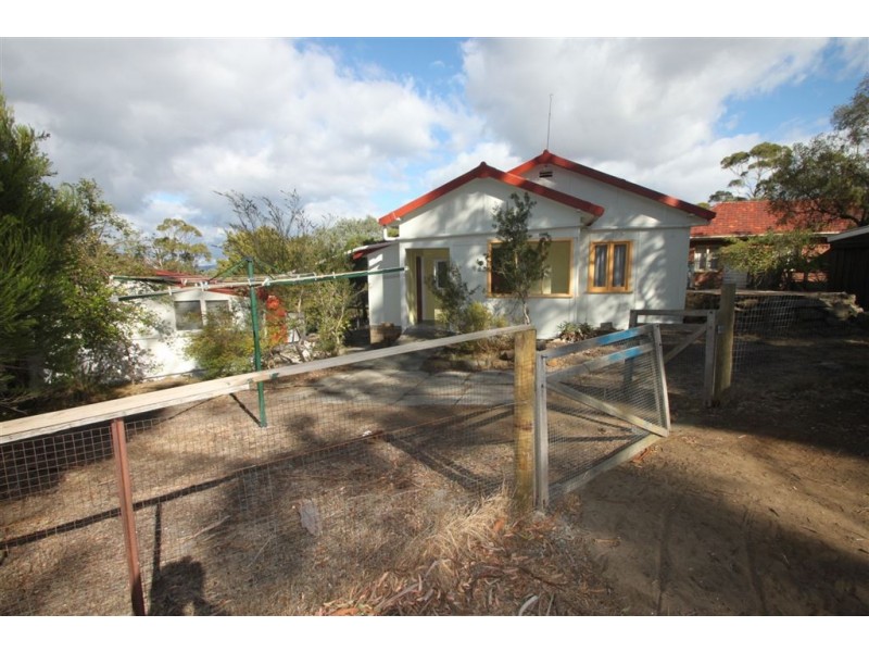 132a Begonia Street, Lindisfarne TAS 7015