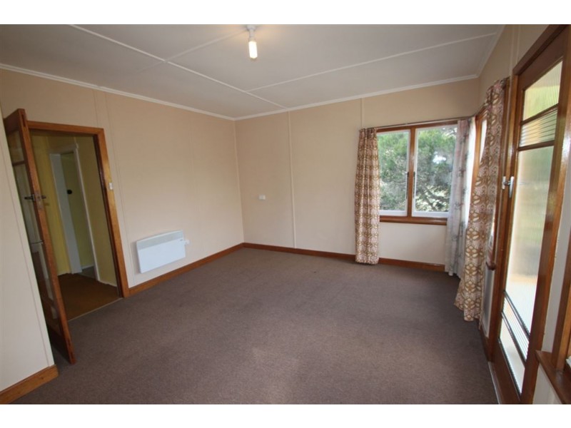132a Begonia Street, Lindisfarne TAS 7015
