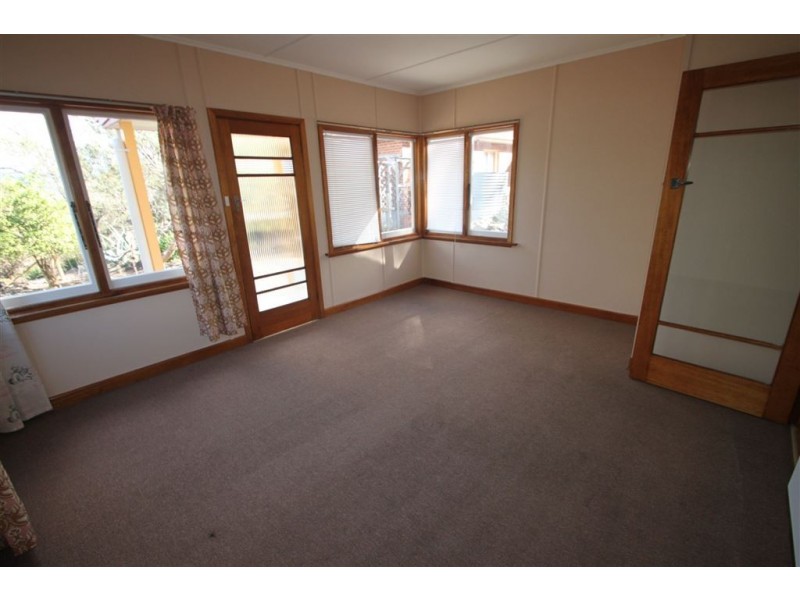 132a Begonia Street, Lindisfarne TAS 7015
