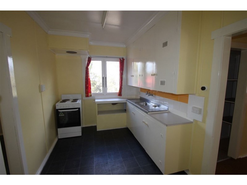 132a Begonia Street, Lindisfarne TAS 7015