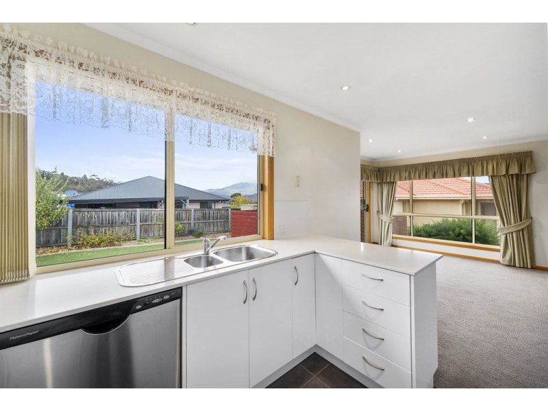 2/21 Paige Court, Warrane TAS 7018