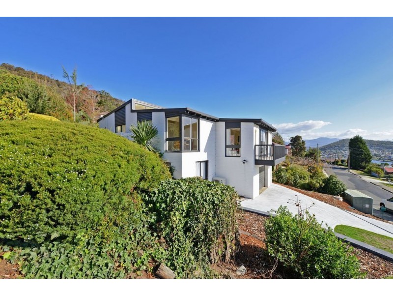 7 St Helen Street, Lindisfarne TAS 7015