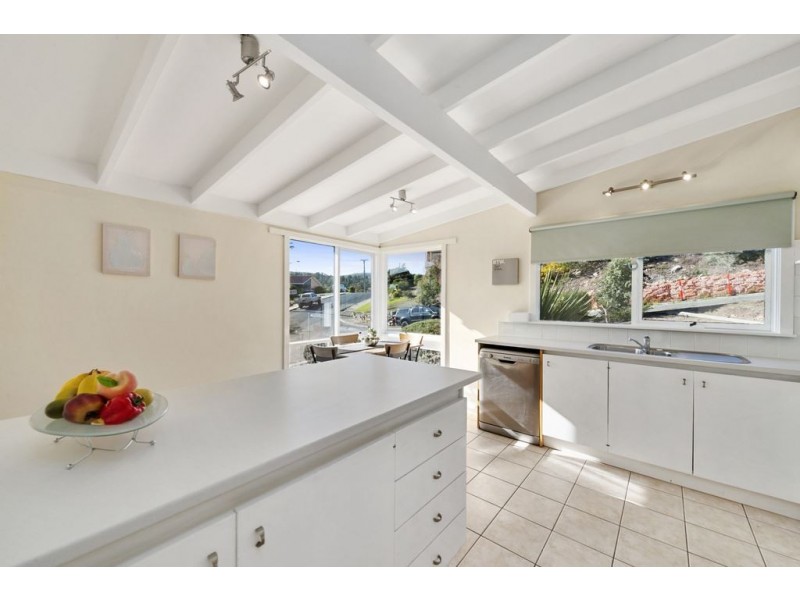 7 St Helen Street, Lindisfarne TAS 7015