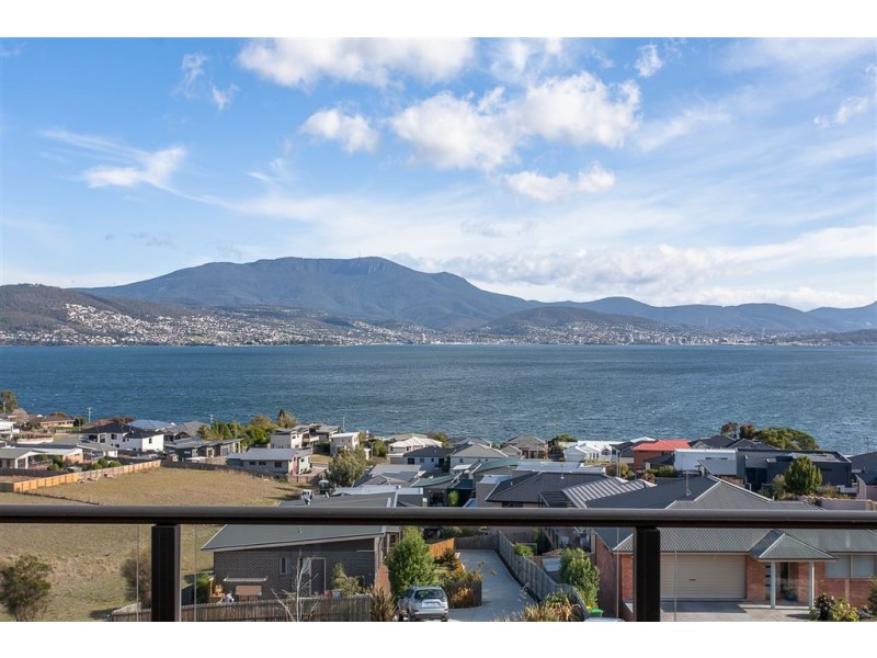 1/746 Oceana Drive, Tranmere TAS 7018