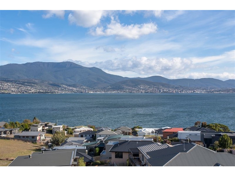 1/746 Oceana Drive, Tranmere TAS 7018