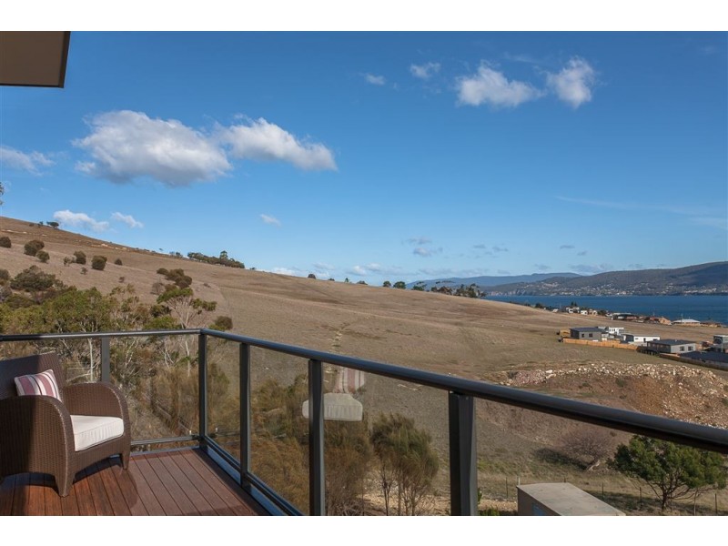 1/746 Oceana Drive, Tranmere TAS 7018