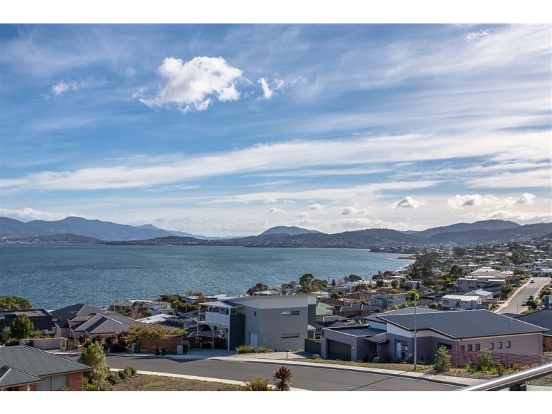 1/746 Oceana Drive, Tranmere TAS 7018