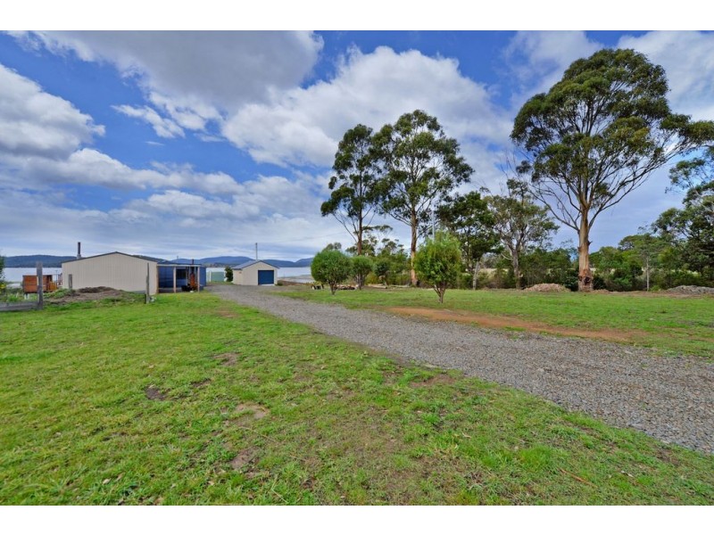 192 Bay Road, Boomer Bay TAS 7177