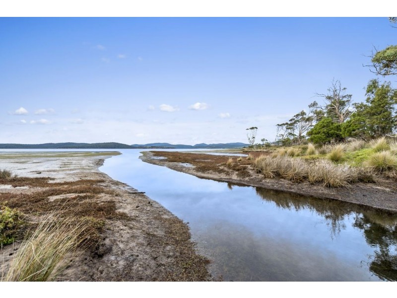 192 Bay Road, Boomer Bay TAS 7177