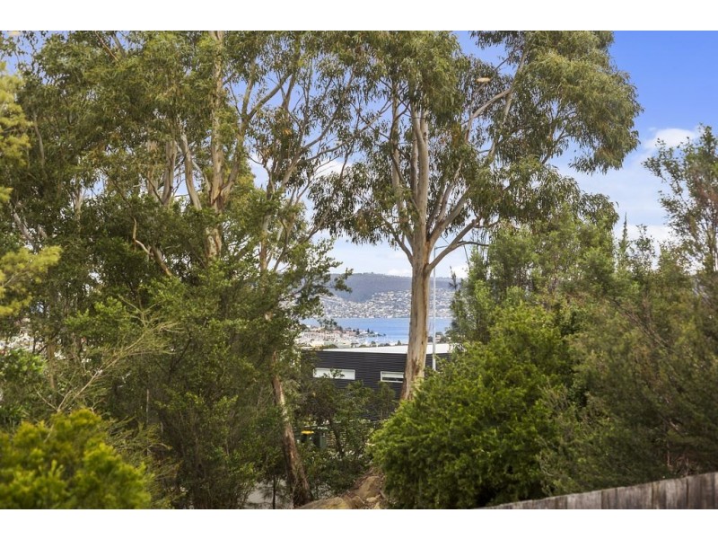 8 Wassell Place, Lindisfarne TAS 7015