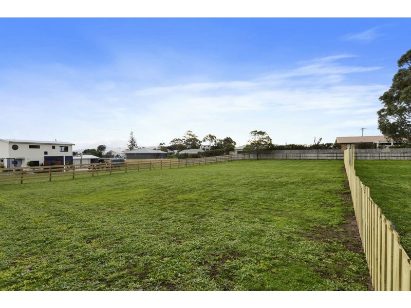 8 Blake Street, Opossum Bay TAS 7023