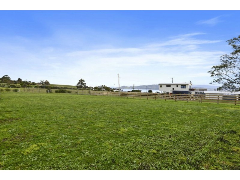 8 Blake Street, Opossum Bay TAS 7023