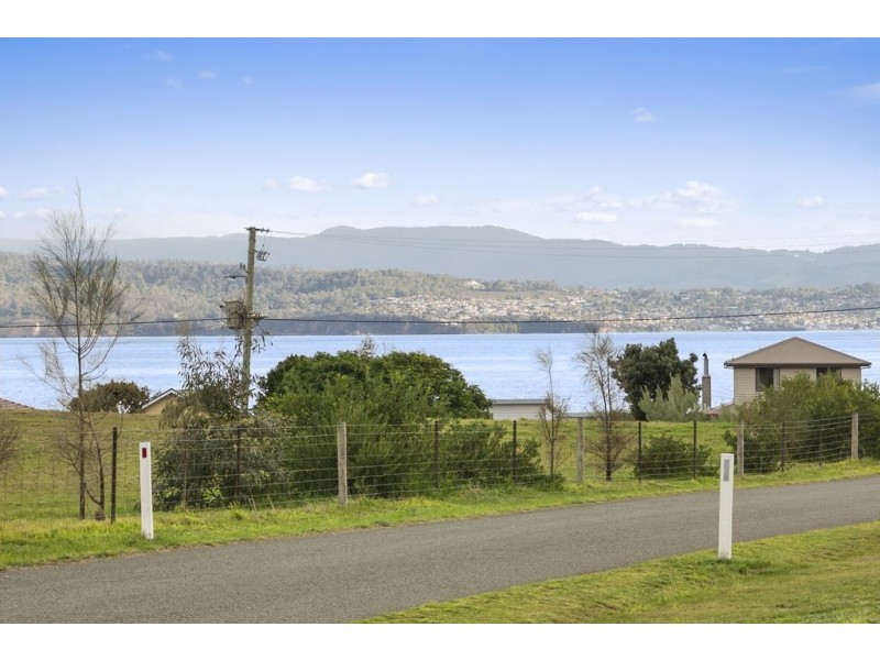 8 Blake Street, Opossum Bay TAS 7023