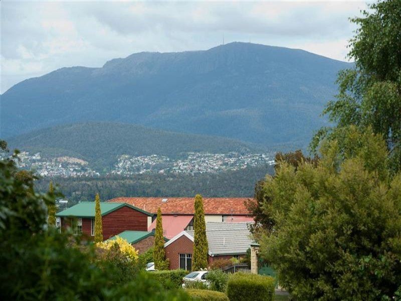 3/135 Malunna Road, Lindisfarne TAS 7015