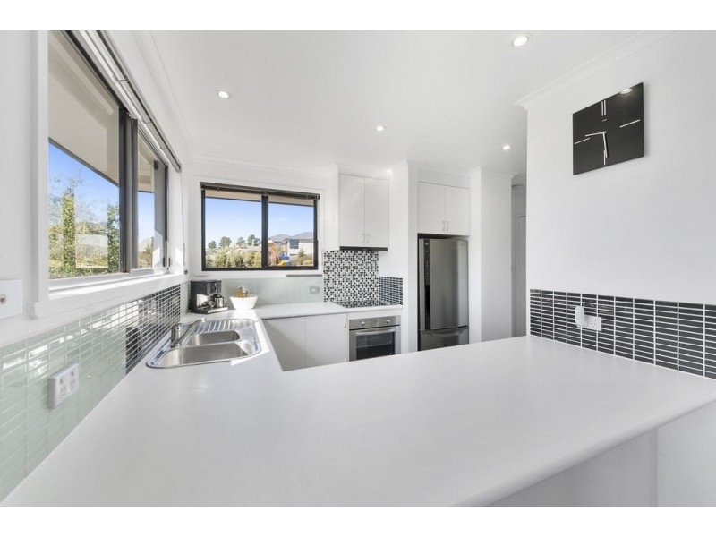2/20 Raleigh Court, Howrah TAS 7018