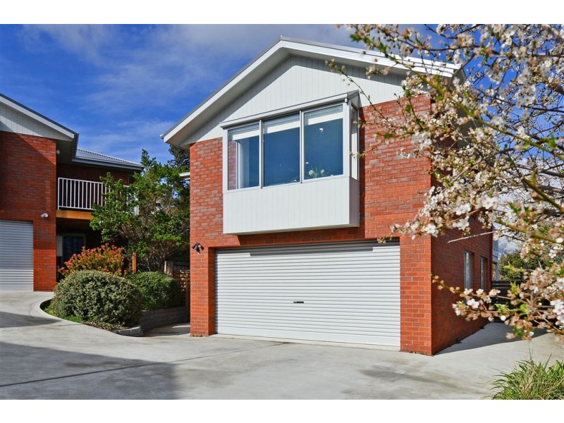 2/107A Cambridge Road, Bellerive TAS 7018