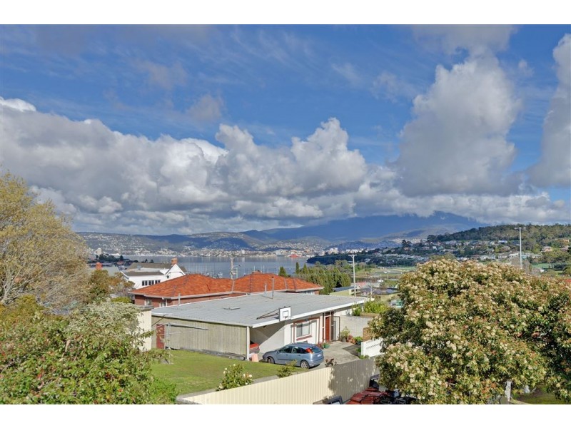 2/107A Cambridge Road, Bellerive TAS 7018