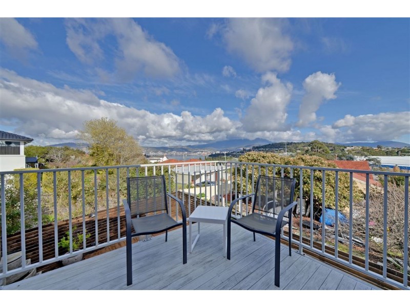 2/107A Cambridge Road, Bellerive TAS 7018
