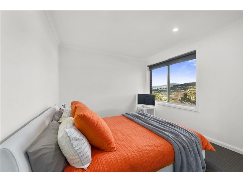 2/107A Cambridge Road, Bellerive TAS 7018