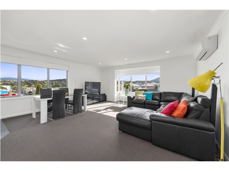 2/107A Cambridge Road, Bellerive TAS 7018