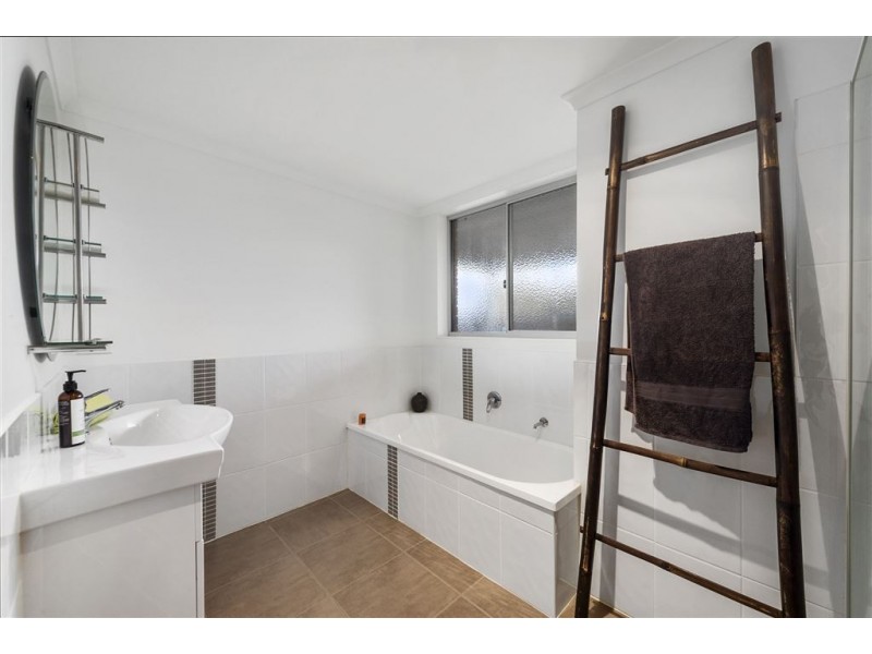 2/107A Cambridge Road, Bellerive TAS 7018