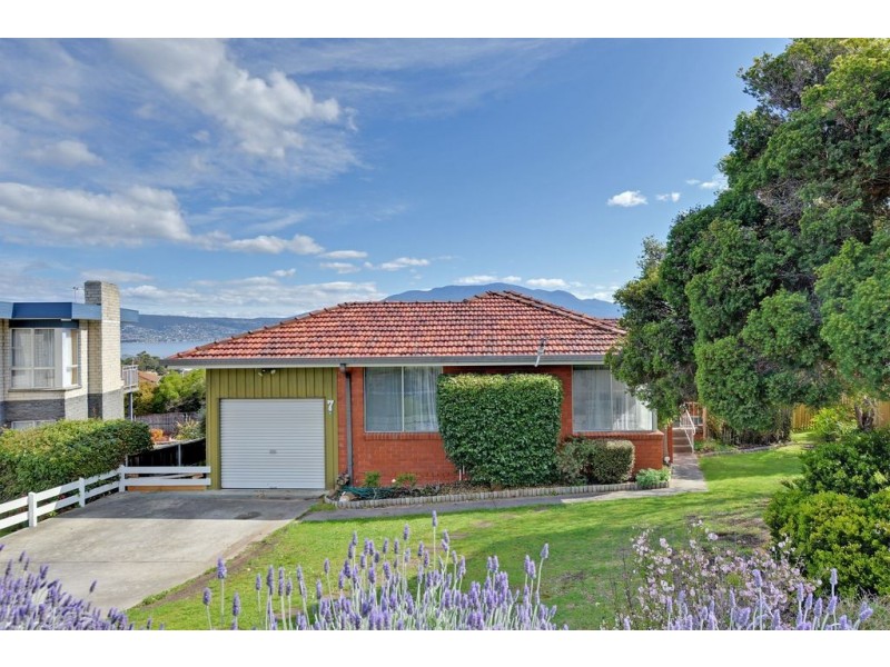 7 Dover Court, Howrah TAS 7018