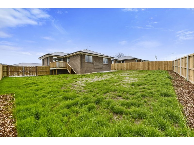 4 Ernest Road, Rokeby TAS 7019