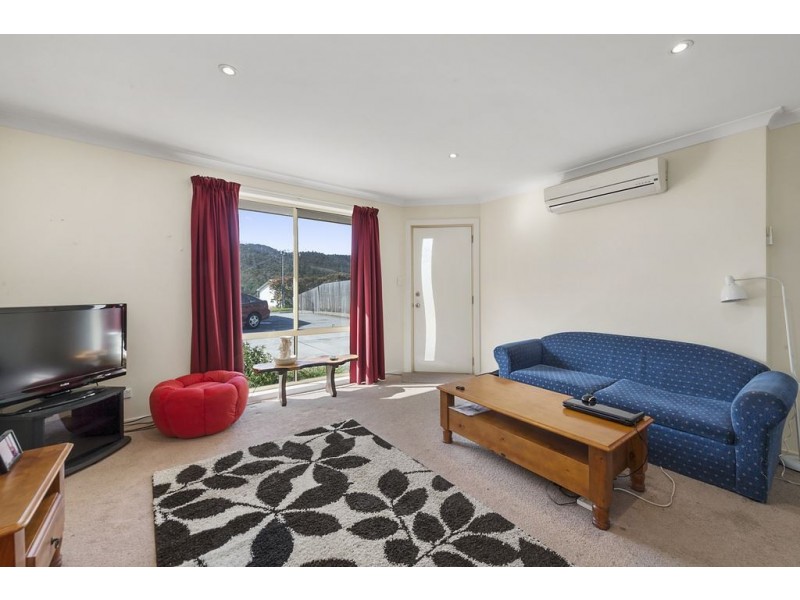 2/99 Bass Street, Warrane TAS 7018