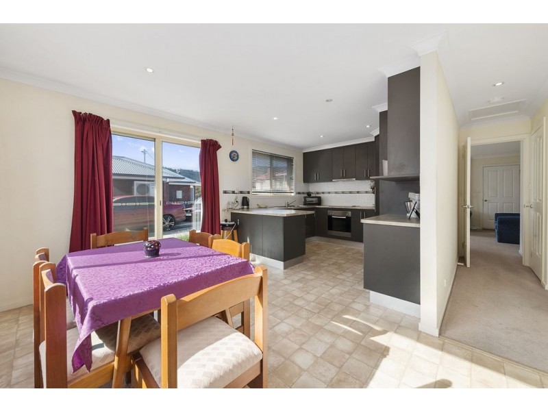 2/99 Bass Street, Warrane TAS 7018