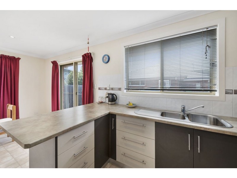 2/99 Bass Street, Warrane TAS 7018