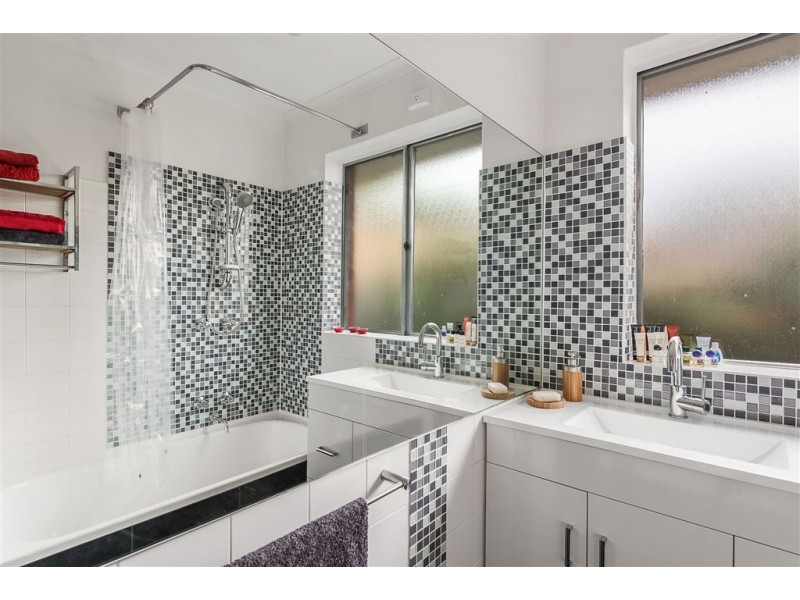 1/8 Wallace Ave, Lenah Valley TAS 7008