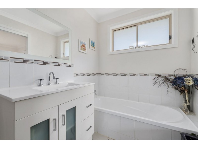 2/2 Juliana Close, Oakdowns TAS 7019