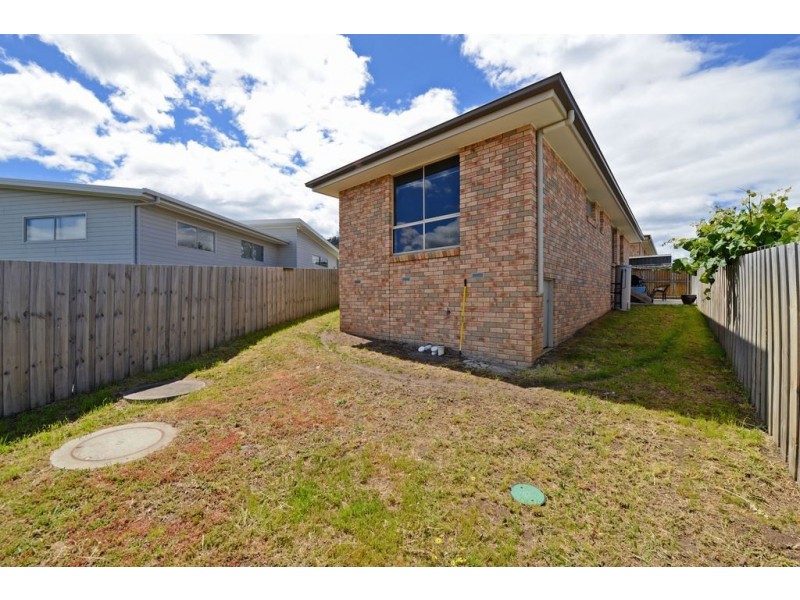 2/2 Juliana Close, Oakdowns TAS 7019