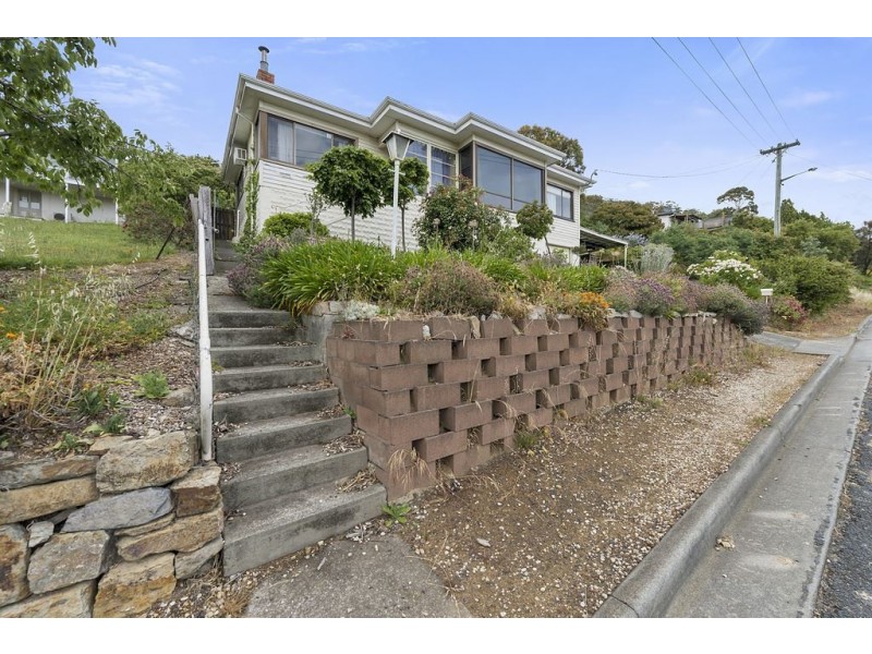28 Sharland Avenue, New Norfolk TAS 7140