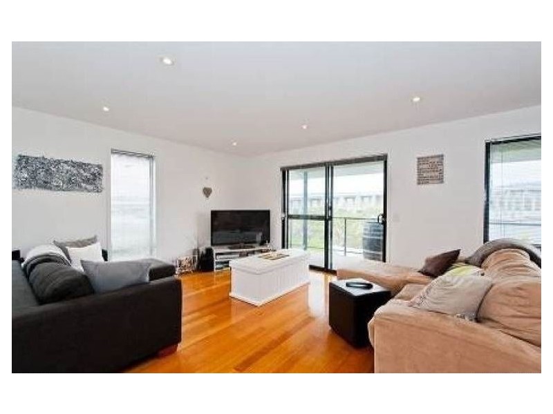 3/10 Marana Avenue, Rose Bay TAS 7015