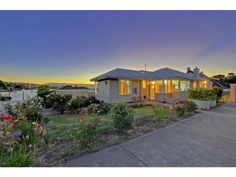 4 Milford Street, Lindisfarne TAS 7015