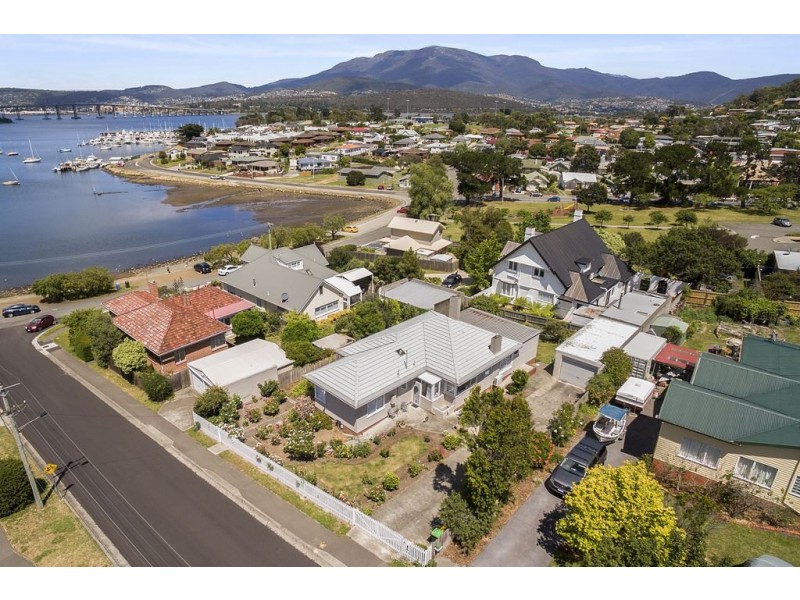 4 Milford Street, Lindisfarne TAS 7015
