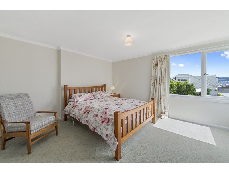 4 Milford Street, Lindisfarne TAS 7015