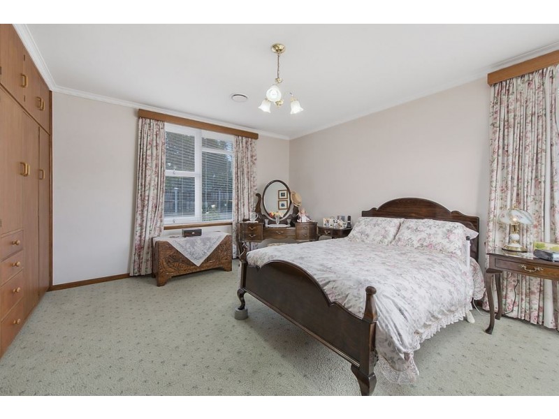 4 Milford Street, Lindisfarne TAS 7015