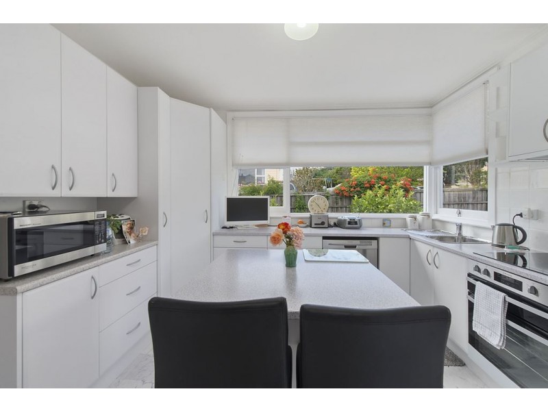 4 Milford Street, Lindisfarne TAS 7015