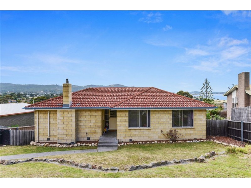 11 Sunray Court, Rokeby TAS 7019